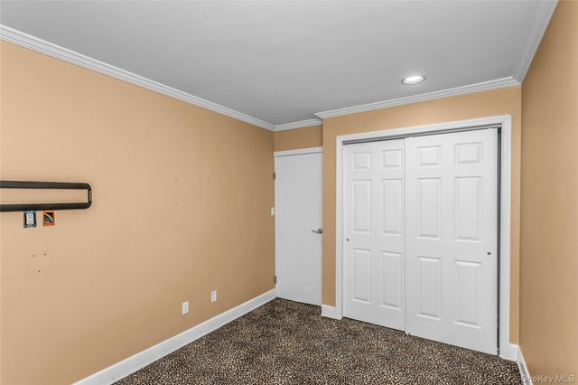 104 W Woodlake Drive, Woodbury, NY 11797