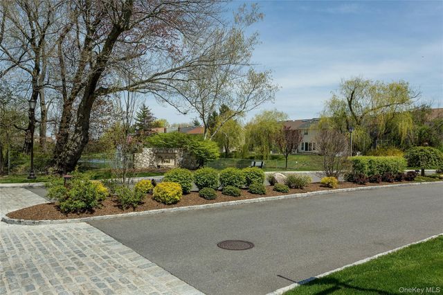 104 W Woodlake Drive, Woodbury, NY 11797
