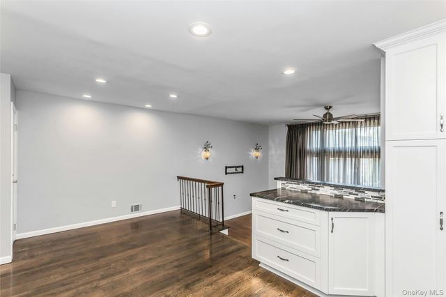 104 W Woodlake Drive, Woodbury, NY 11797