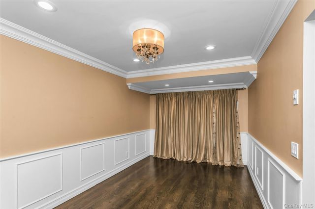 104 W Woodlake Drive, Woodbury, NY 11797