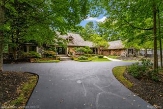 32870 Bingham Lane, Bingham Farms Village, MI 48025