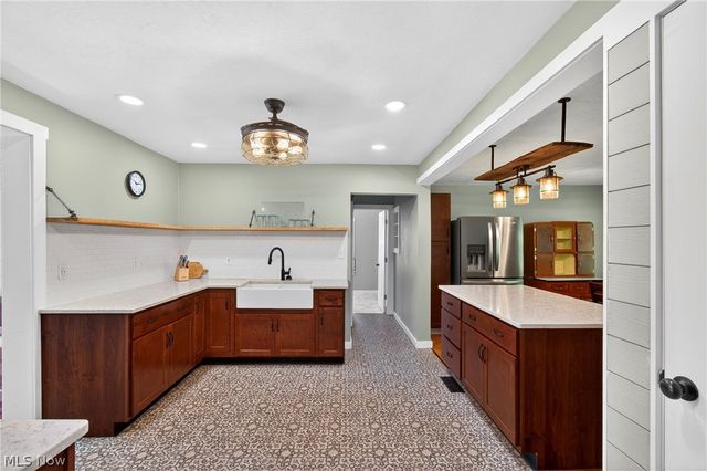 2480 Deerford Avenue SW, Massillon, OH 44647