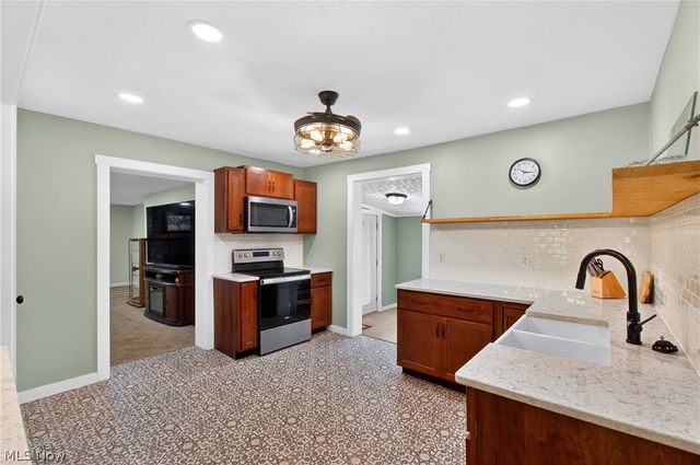 2480 Deerford Avenue SW, Massillon, OH 44647