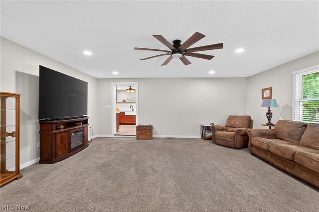 2480 Deerford Avenue SW, Massillon, OH 44647