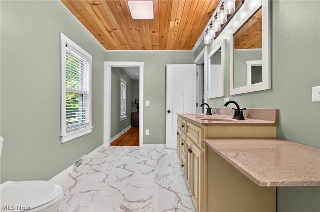 2480 Deerford Avenue SW, Massillon, OH 44647