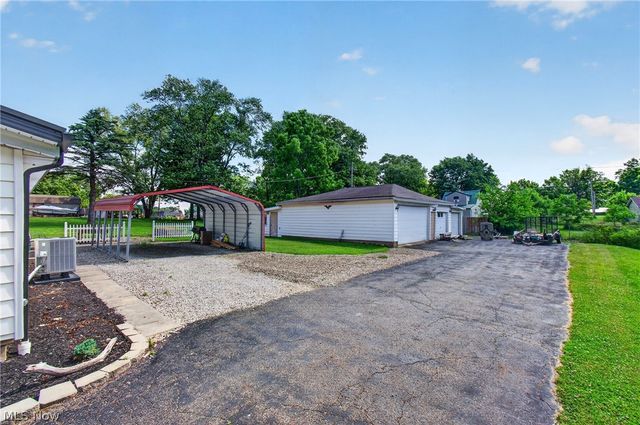 2480 Deerford Avenue SW, Massillon, OH 44647