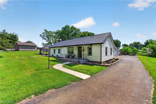 2480 Deerford Avenue SW, Massillon, OH 44647