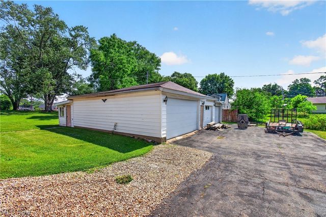 2480 Deerford Avenue SW, Massillon, OH 44647