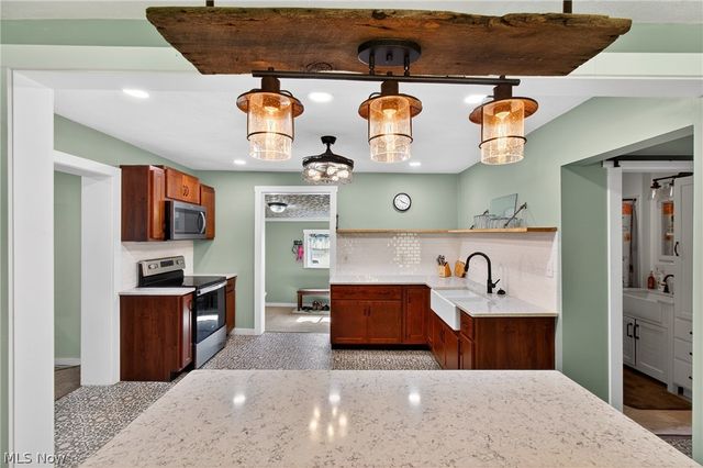 2480 Deerford Avenue SW, Massillon, OH 44647