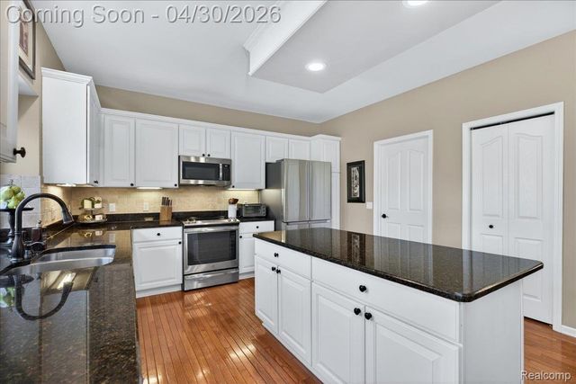1113 Miners Run Road, Rochester, MI 48306