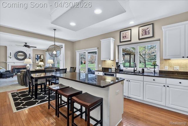 1113 Miners Run Road, Rochester, MI 48306