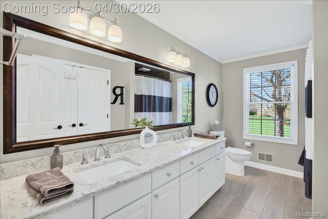 1113 Miners Run Road, Rochester, MI 48306