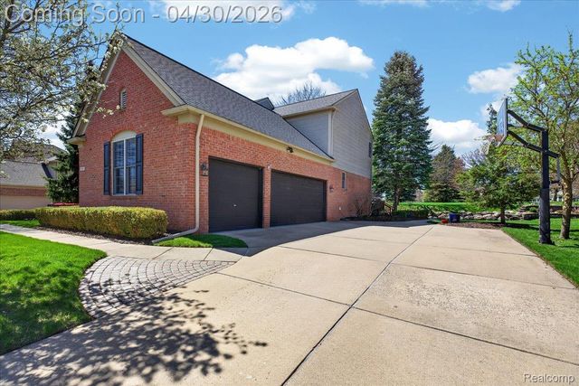 1113 Miners Run Road, Rochester, MI 48306