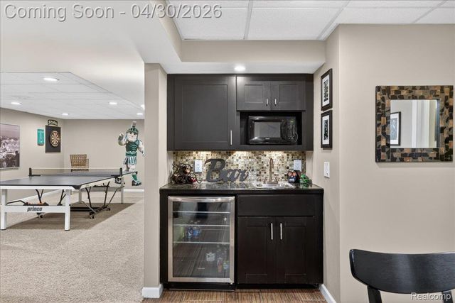 1113 Miners Run Road, Rochester, MI 48306