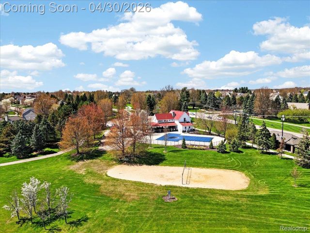 1113 Miners Run Road, Rochester, MI 48306