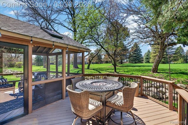 1113 Miners Run Road, Rochester, MI 48306