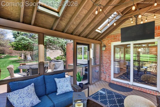 1113 Miners Run Road, Rochester, MI 48306
