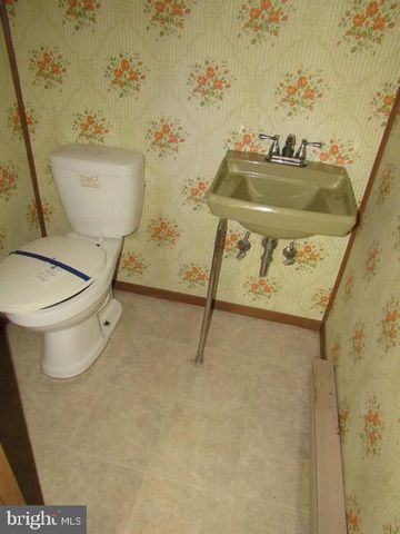 22 W GRANDVIEW AVE, Mercersburg, PA 17236