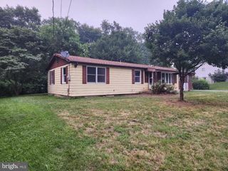 22 W GRANDVIEW AVE, Mercersburg, PA 17236
