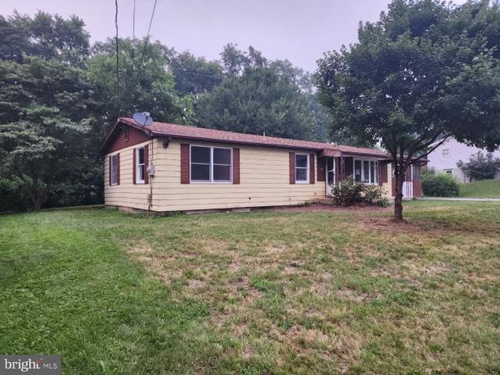 22 W GRANDVIEW AVE, Mercersburg, PA 17236