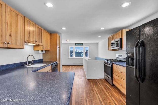 27 Robert Drive, Manahawkin, NJ 08050