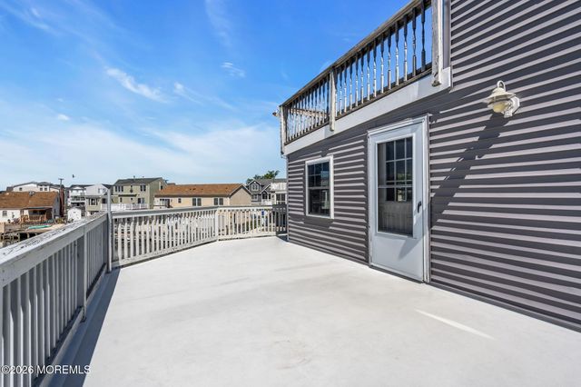 27 Robert Drive, Manahawkin, NJ 08050