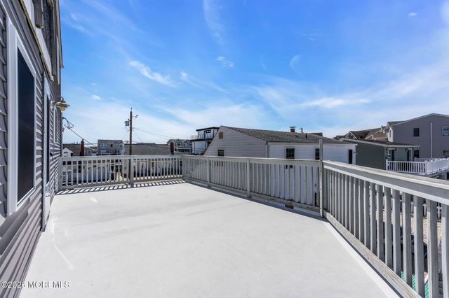 27 Robert Drive, Manahawkin, NJ 08050