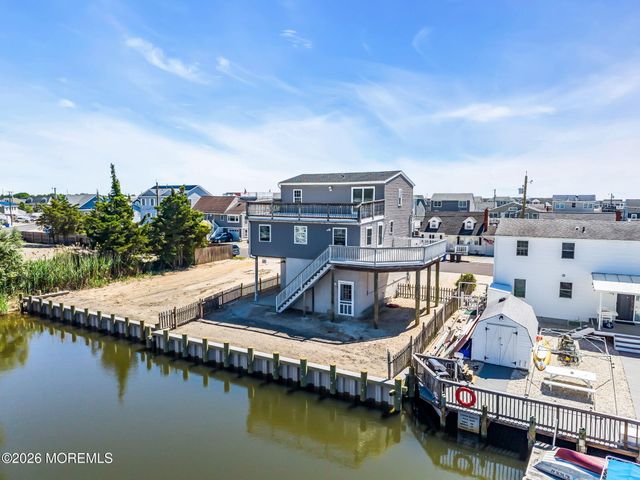 27 Robert Drive, Manahawkin, NJ 08050