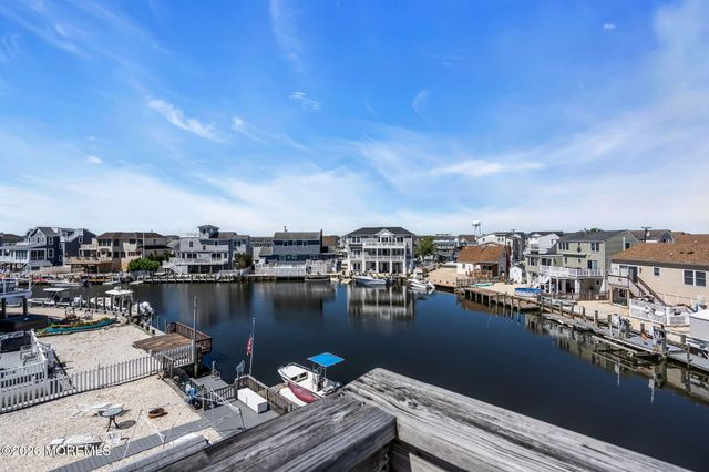 27 Robert Drive, Manahawkin, NJ 08050