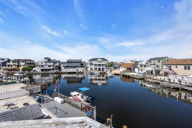 27 Robert Drive, Manahawkin, NJ 08050
