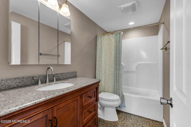 27 Robert Drive, Manahawkin, NJ 08050