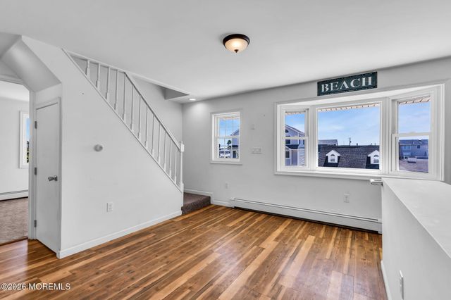 27 Robert Drive, Manahawkin, NJ 08050