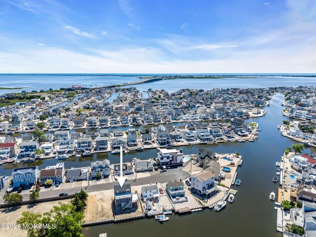 27 Robert Drive, Manahawkin, NJ 08050