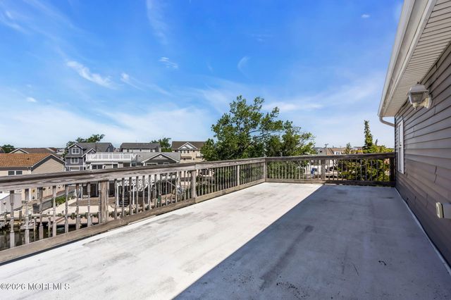 27 Robert Drive, Manahawkin, NJ 08050