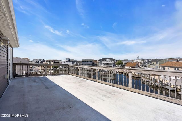 27 Robert Drive, Manahawkin, NJ 08050