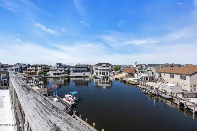 27 Robert Drive, Manahawkin, NJ 08050