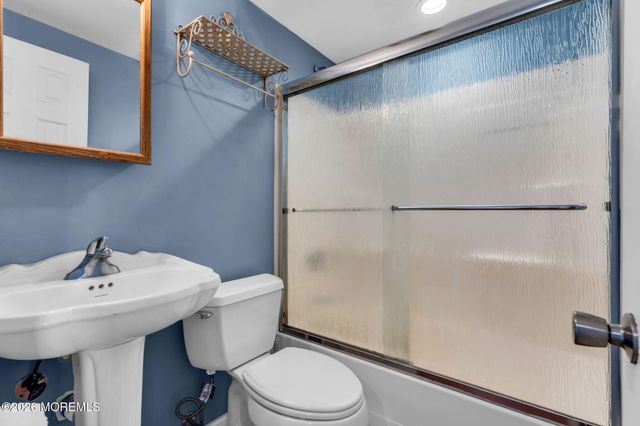27 Robert Drive, Manahawkin, NJ 08050