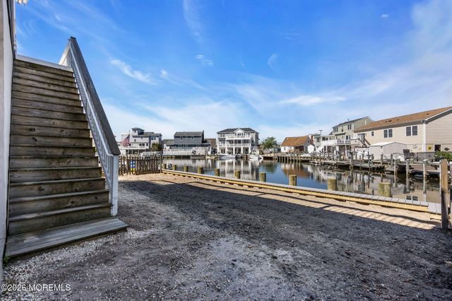 27 Robert Drive, Manahawkin, NJ 08050