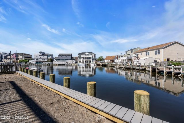 27 Robert Drive, Manahawkin, NJ 08050