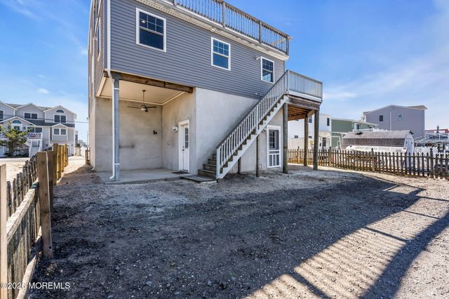 27 Robert Drive, Manahawkin, NJ 08050