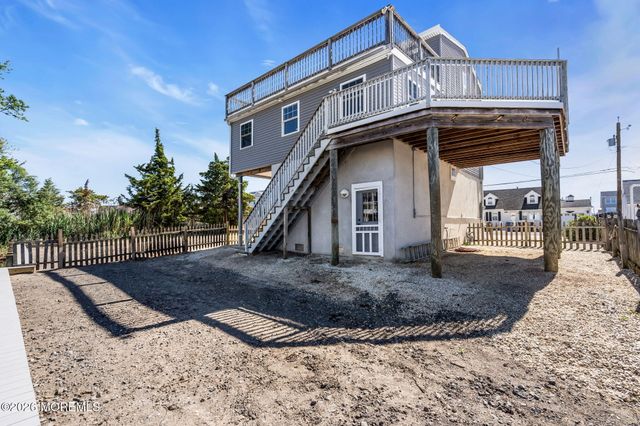 27 Robert Drive, Manahawkin, NJ 08050