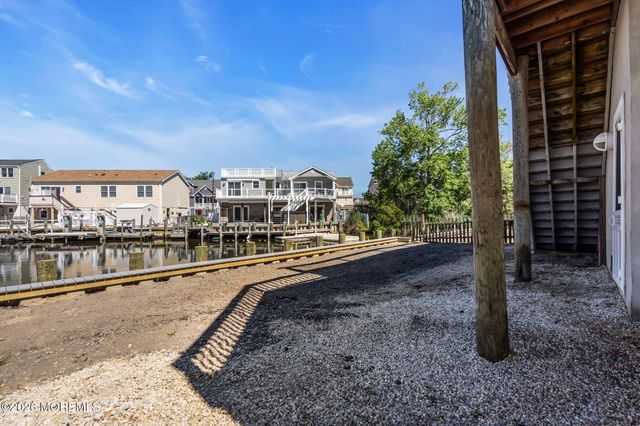 27 Robert Drive, Manahawkin, NJ 08050
