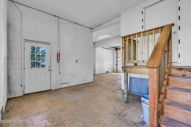 27 Robert Drive, Manahawkin, NJ 08050