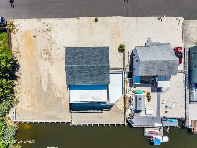 27 Robert Drive, Manahawkin, NJ 08050