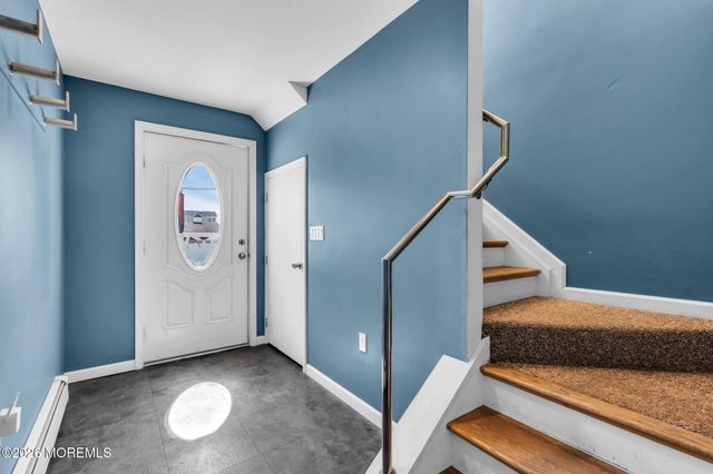 27 Robert Drive, Manahawkin, NJ 08050