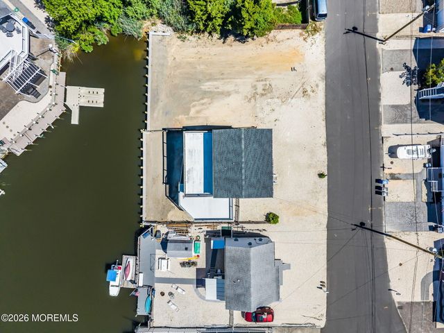 27 Robert Drive, Manahawkin, NJ 08050