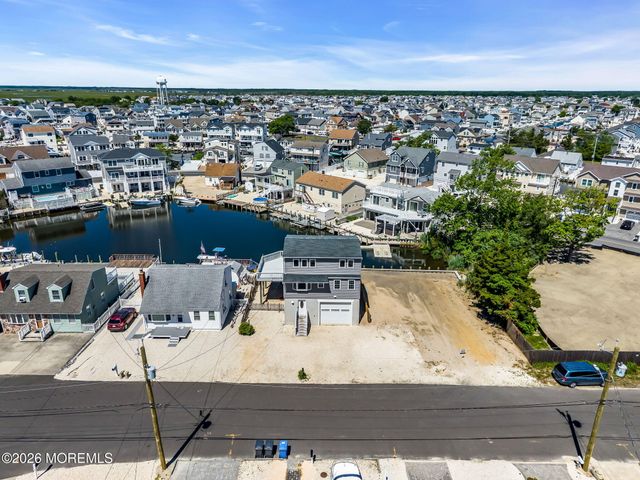 27 Robert Drive, Manahawkin, NJ 08050