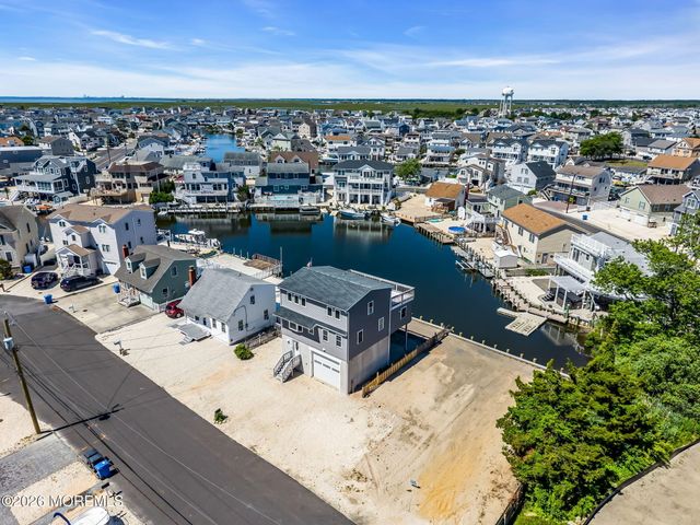 27 Robert Drive, Manahawkin, NJ 08050