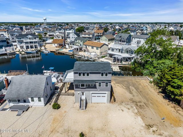 27 Robert Drive, Manahawkin, NJ 08050