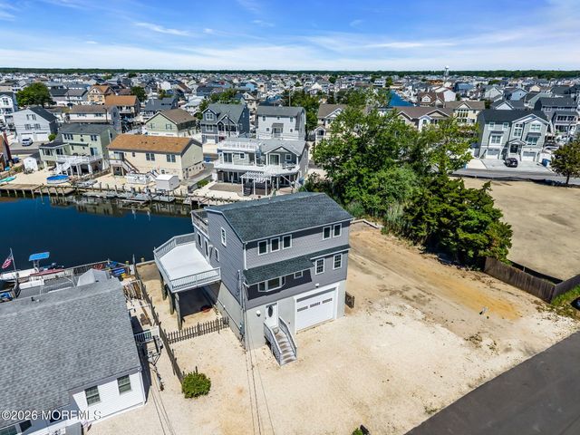 27 Robert Drive, Manahawkin, NJ 08050